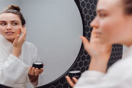 مراقبت از پوست در فصل‌های مختلف: نکات ضروری برای هر فصل